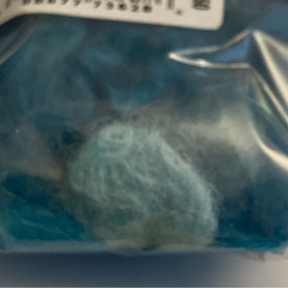 6 Dimensions FeltWorks 100% Wool Turquoise Curly Roving 0.25oz Needle Felting - Picture 6 of 15